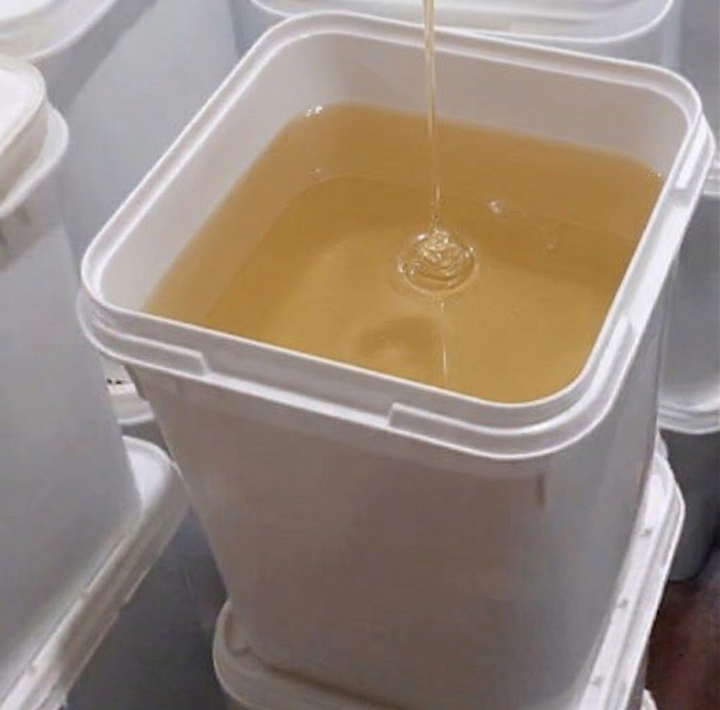 عسل نحل زهرة البرسيم الأصلي في مصر | عسل خام 100% بالجملة من المنحل إليك